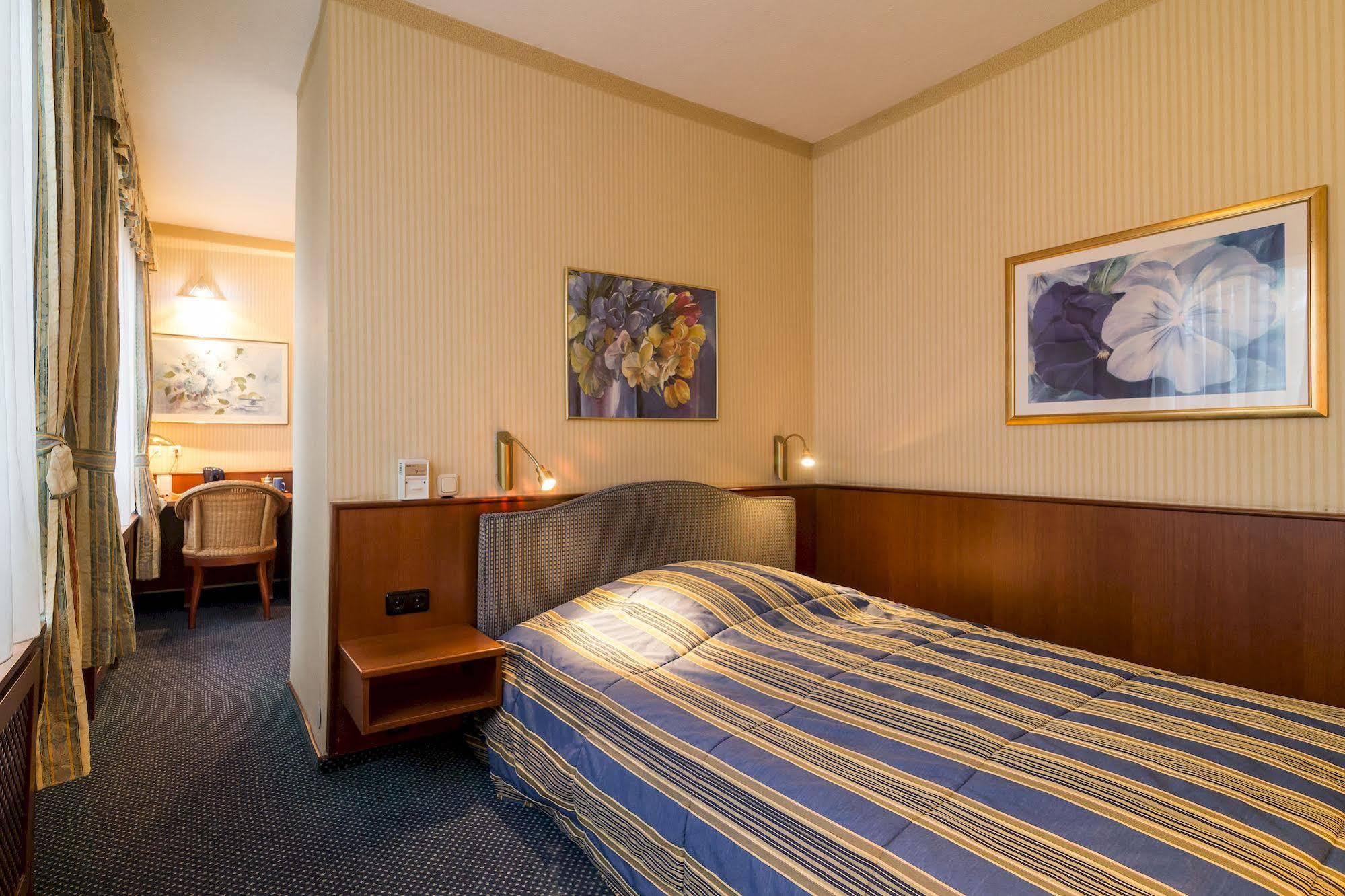 Thermen Hotel & Restaurant Bad Soden Bad Soden am Taunus Bagian luar foto