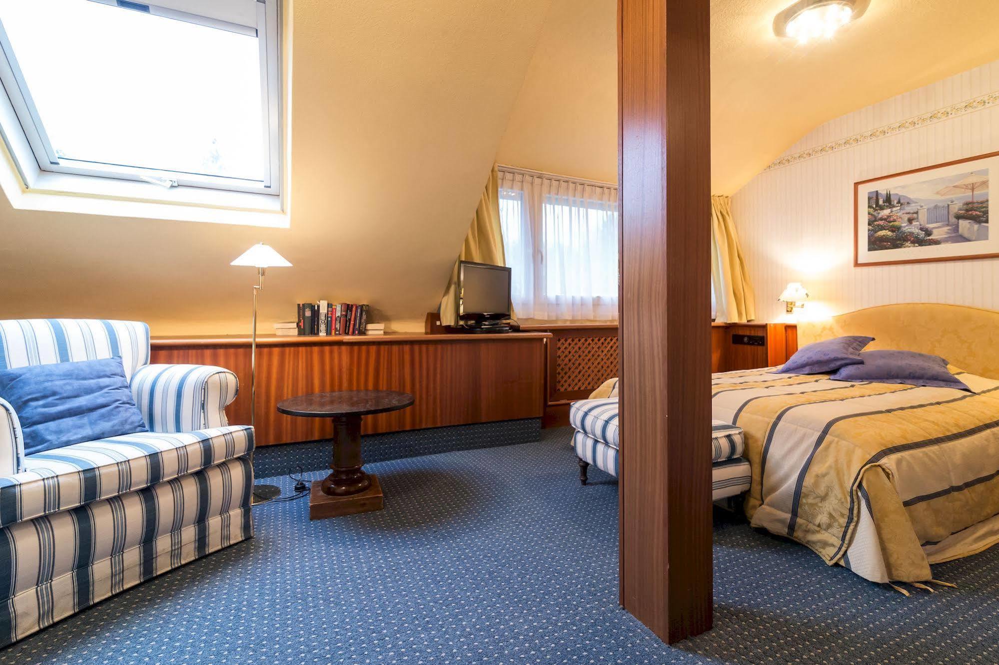 Thermen Hotel & Restaurant Bad Soden Bad Soden am Taunus Bagian luar foto